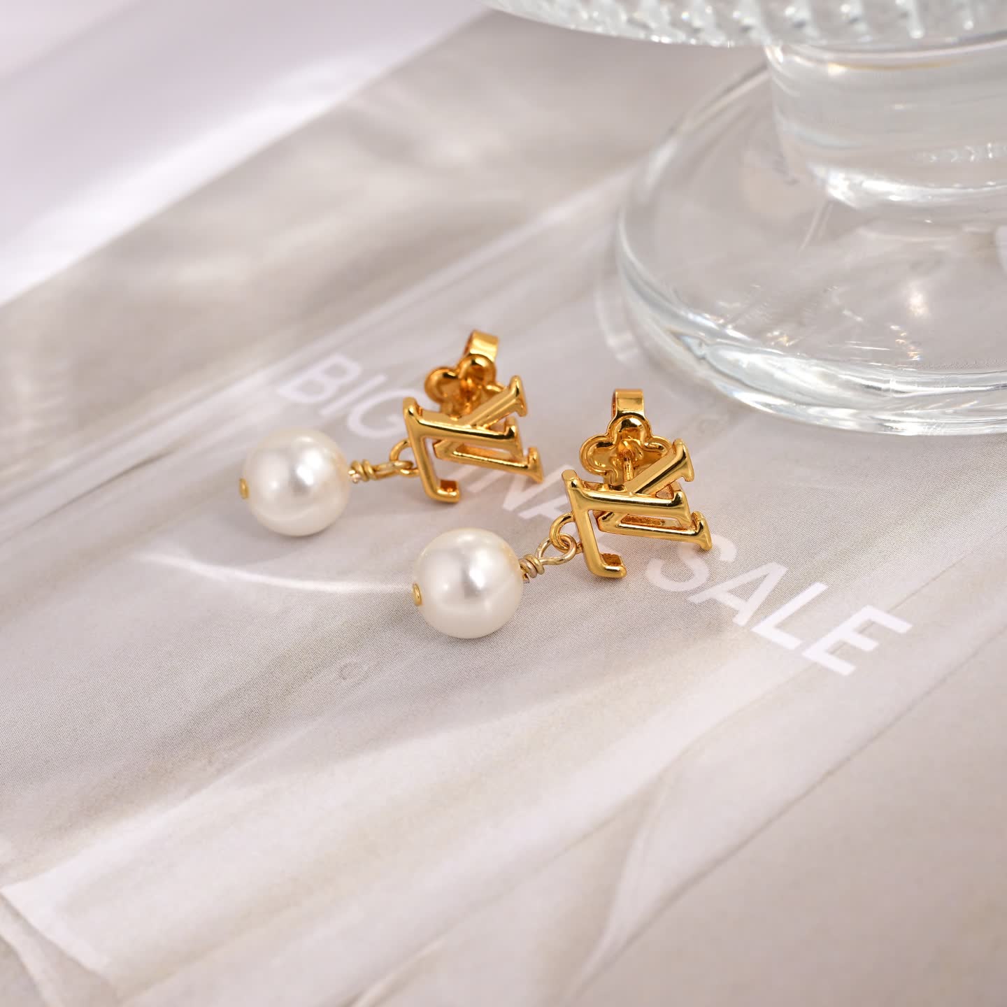 Louis Vuitton LV Iconic Louisa Earrings